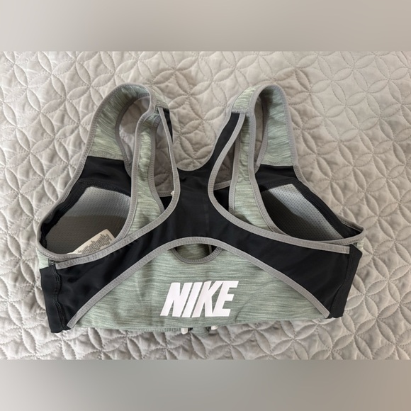 Nike Sports Bra - Picture 4 of 6